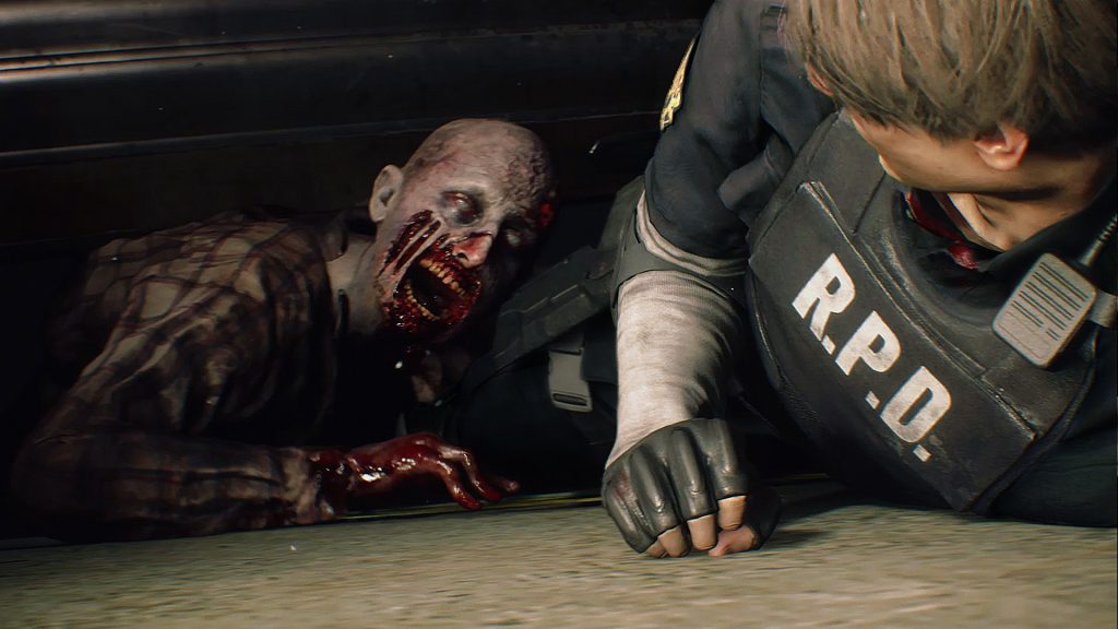 Imagem que mostra a figura de um zumbi atacando o personagem Leon S. Kennedy em Resident Evil 2